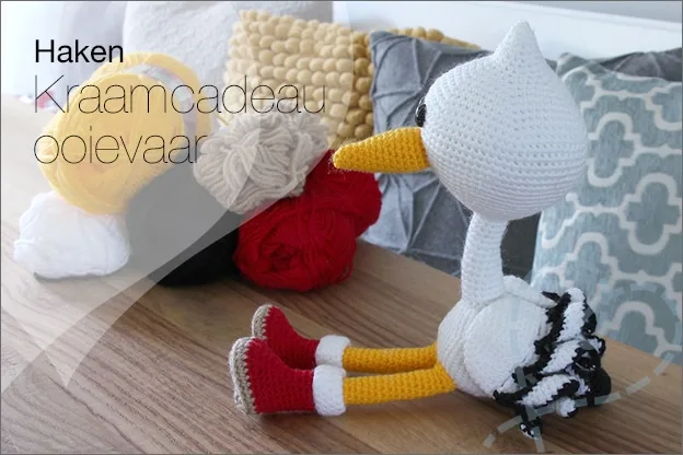 Haken ooievaar kraamcadeautje baby haakpatroon