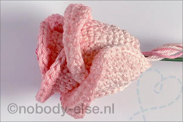 realistische roos haken gratis haakpatroon Nederlands