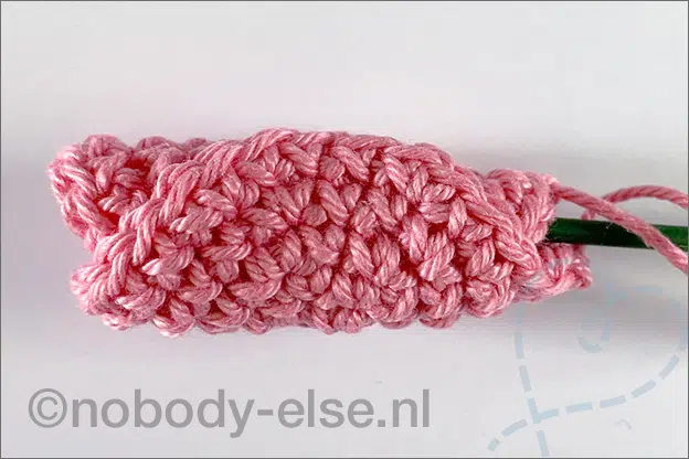 stap voor stap uitleg roos maken haken gratis haakpatroon