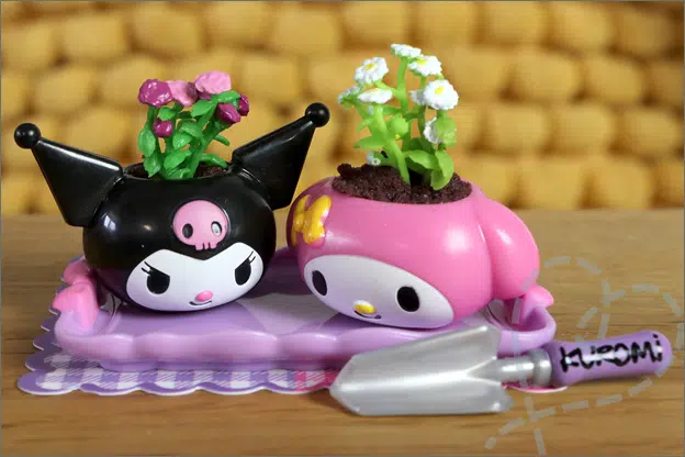 DIY MiniVerse Make it mini Hello Kitty and friends review tips