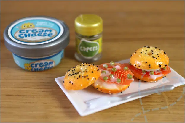 DIY MiniVerse Make It Mini Foods Café serie 3 bagel met zalm
