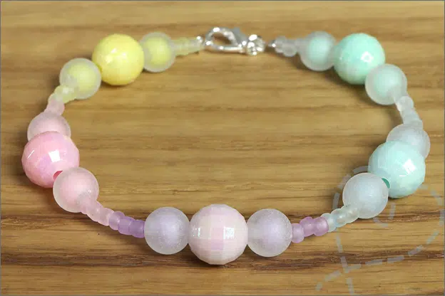 Action Kralendoos XL Avec sieraden maken uitleg